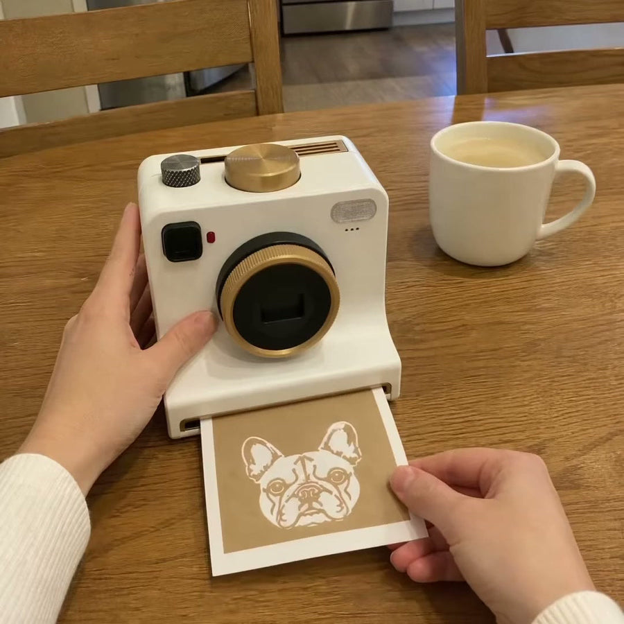 LATTECAMにステンシルカードを差し込んでいるところ